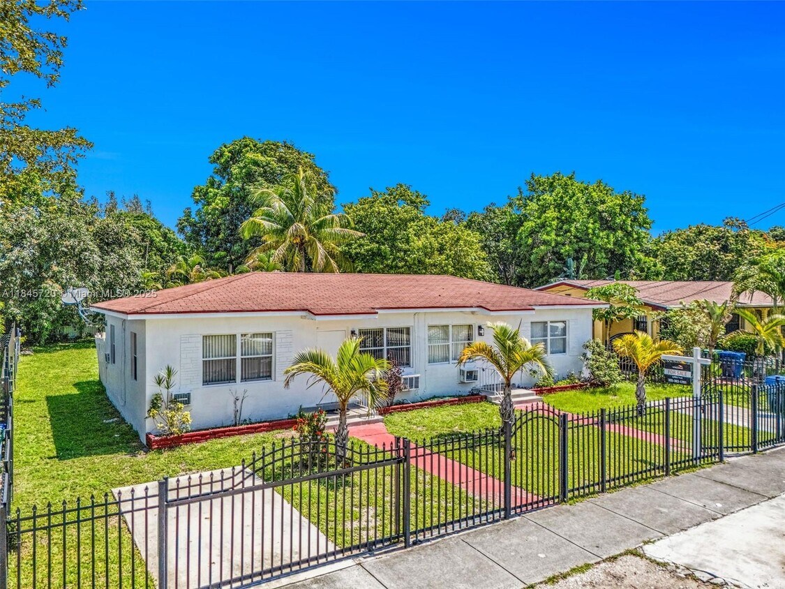 Foto principal - 1315 NE 146th St