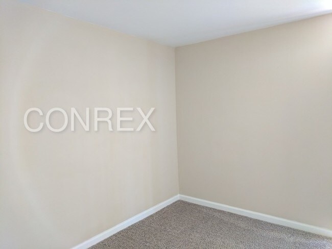 Foto del edificio - 7119 Troy Manor Rd