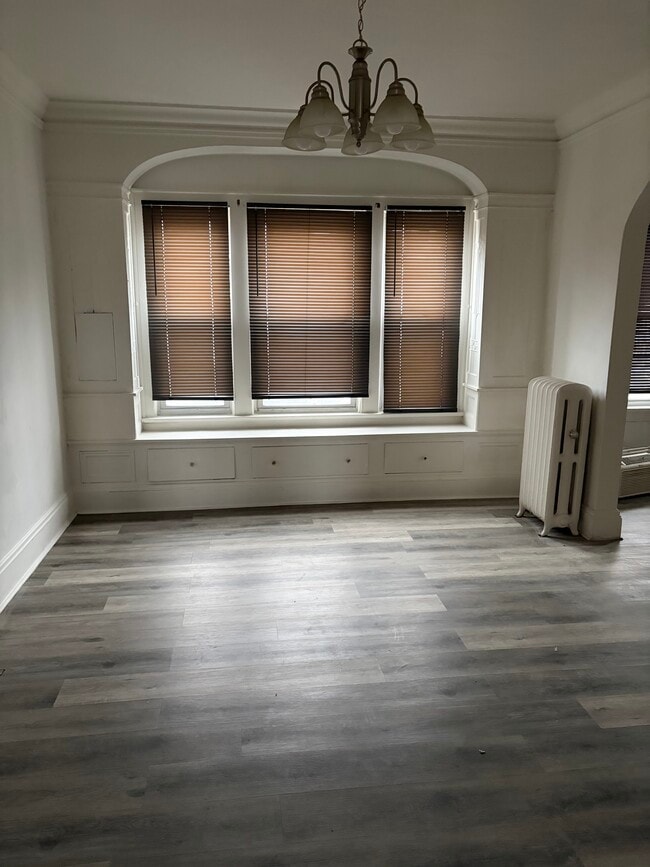 Comedor - 13102 Bartlett Ave