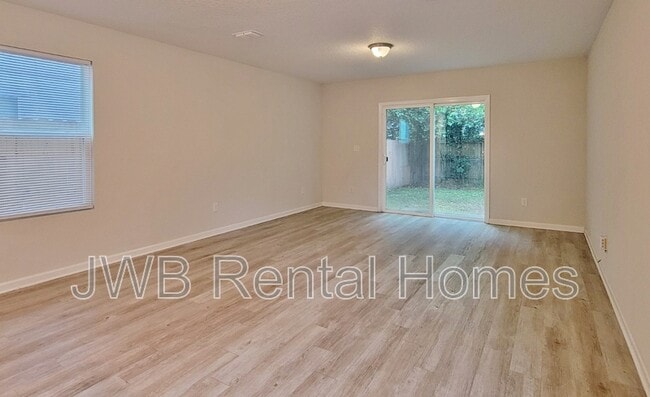 Foto del edificio - 8513 Berry Ave
