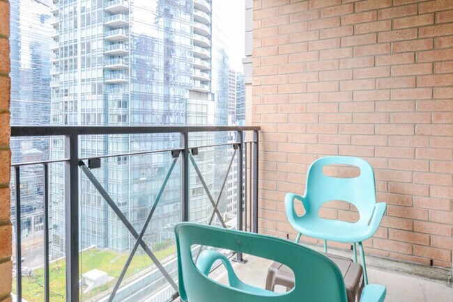 Photo du bâtiment - 192 Adelaide St W