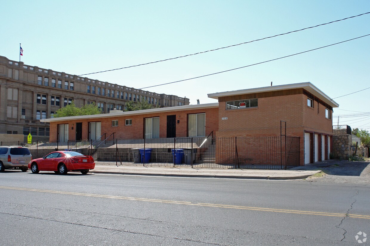Primary Photo - 720 E Schuster Ave