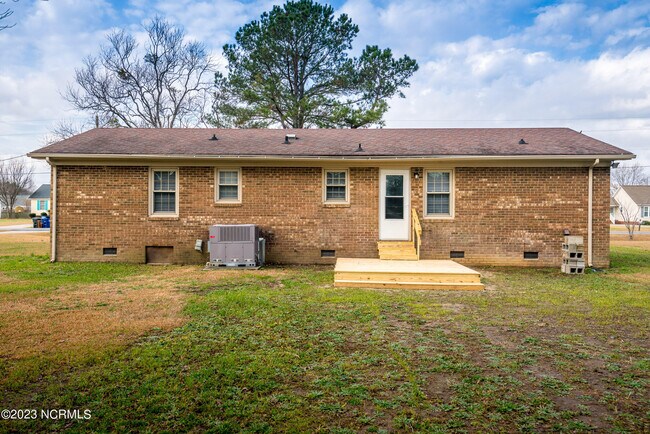 Foto del edificio - 1403 Tucker Rd