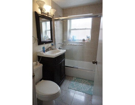 Foto del edificio - 52 Colborne Rd