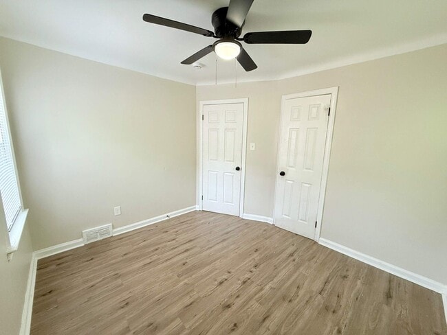 Building Photo - Fully Renovated 3-Bedroom Home – Move-In R...