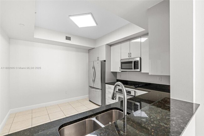 Foto del edificio - 3340 NE 190th St