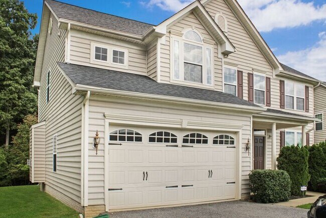 Building Photo - Spectacular 3-Level SFH on Cul-De-Sac in B...