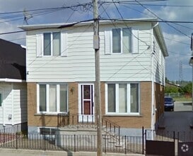 Building Photo - 286 Spruce St S