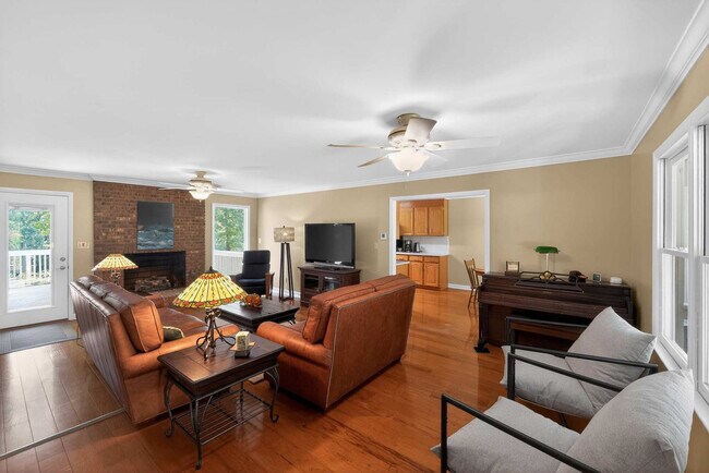 Foto del edificio - 7953 Woodhill Cove Ln