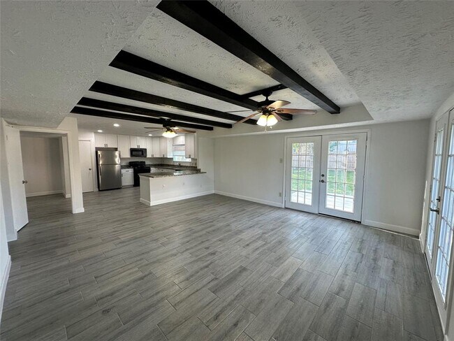 Building Photo - 101 Cavalry Cir