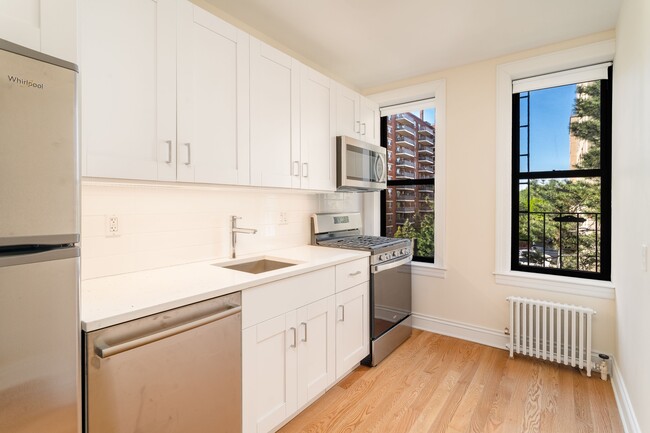 Foto del edificio - 53-23 Skillman Ave