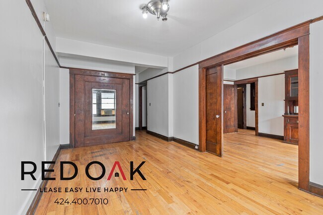 Foto del edificio - ~1 Month FREE~ Charming One-Bedroom with A...