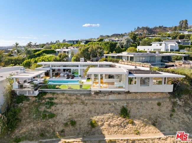 Foto del edificio - 1476 Blue Jay Way