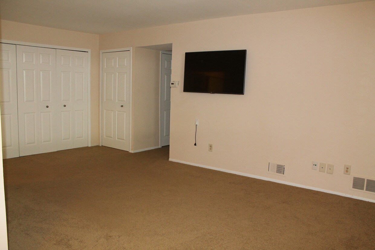 Living Room 1 - 29870 Twelve Mile Rd