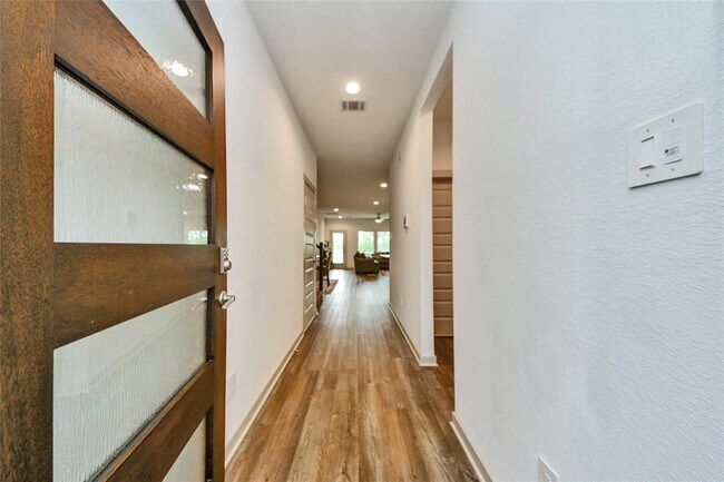 Foto del edificio - 6811 Bradford Ter Rd