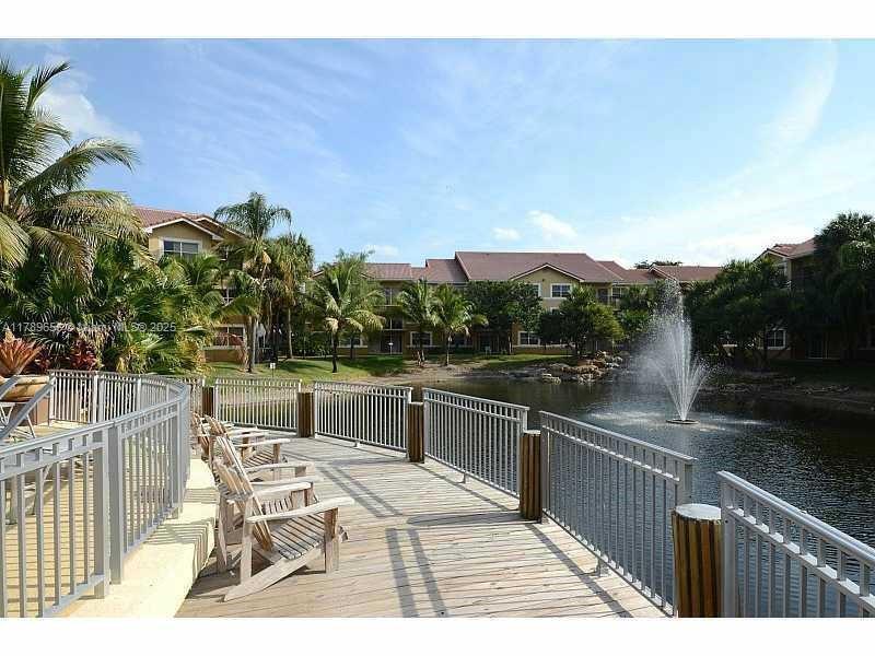 Foto principal - 8851 Wiles Rd