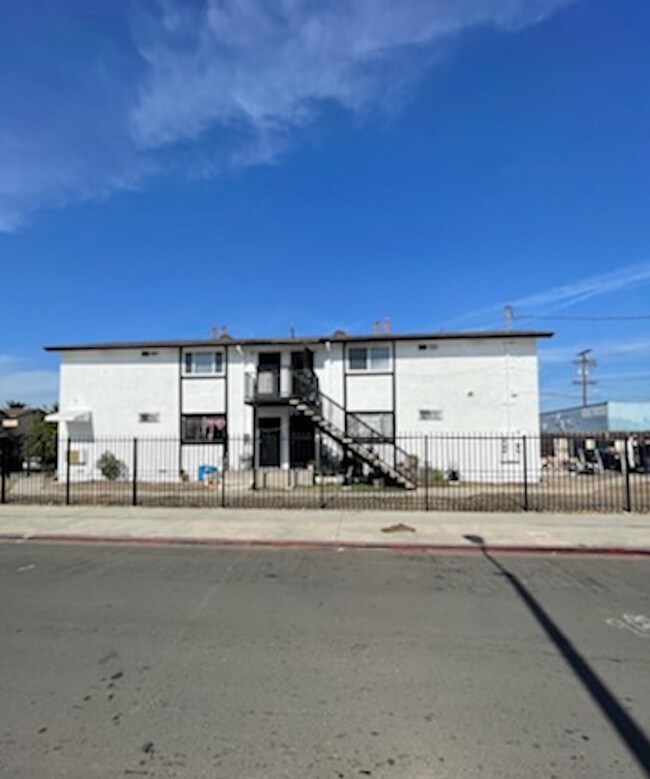 Building Photo - 10974 S Main St