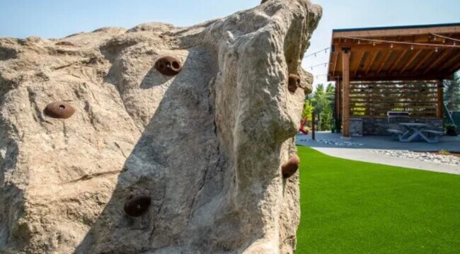 Outdoor Clubhouse - 11398 SE Pleasant Valley Pky