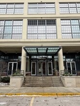 Building Photo - 900 N Kingsbury St