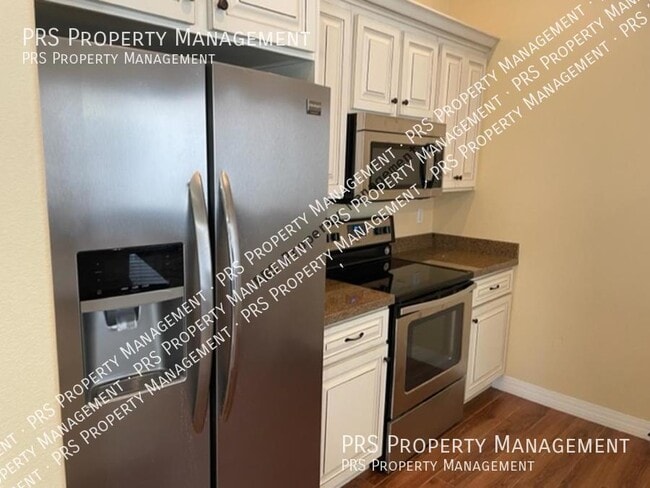 Building Photo - Just listed