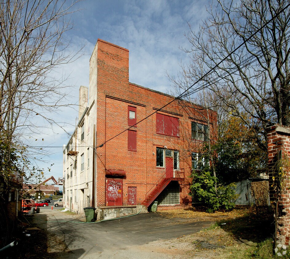 Rear of Building - 715-719 Bowe St