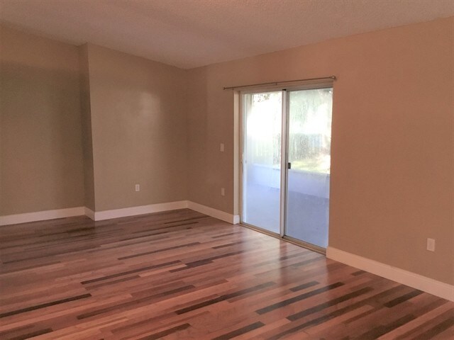 Building Photo - 1667 Vista Lake Cir