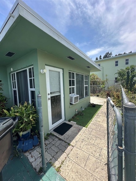 Foto principal - 1126 N H St