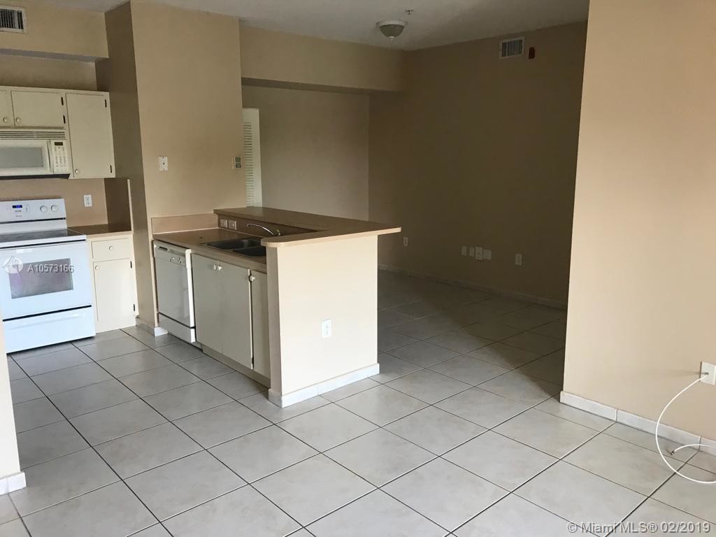 Foto principal - 7300 NW 114th Ave