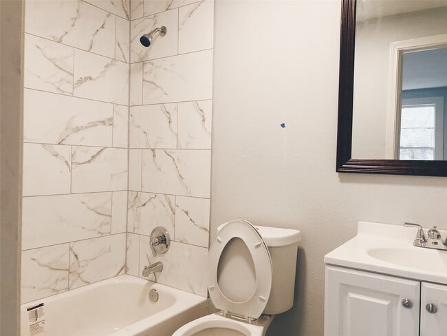 Foto del edificio - 4802 Burma Rd