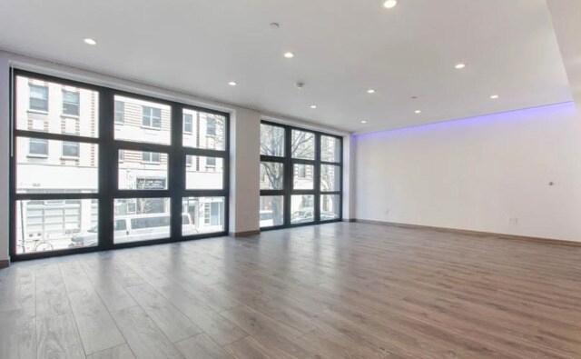 Foto del edificio - 222 E 7th St