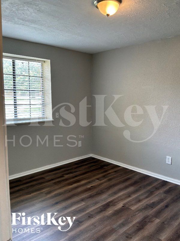 Foto del edificio - 6476 Sudbury Way
