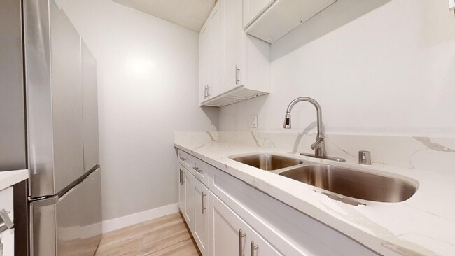 Building Photo - 1900 Rockefeller Ln