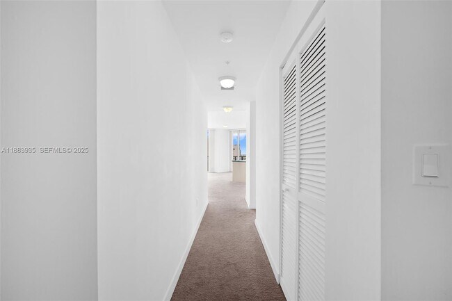 Foto del edificio - 79 SW 12th St