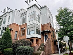 Building Photo - 663 E 10th St