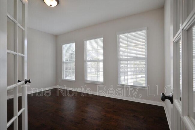 Building Photo - 1412 Leesland Dr