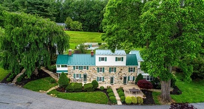 Building Photo - 607 E Wheel Rd