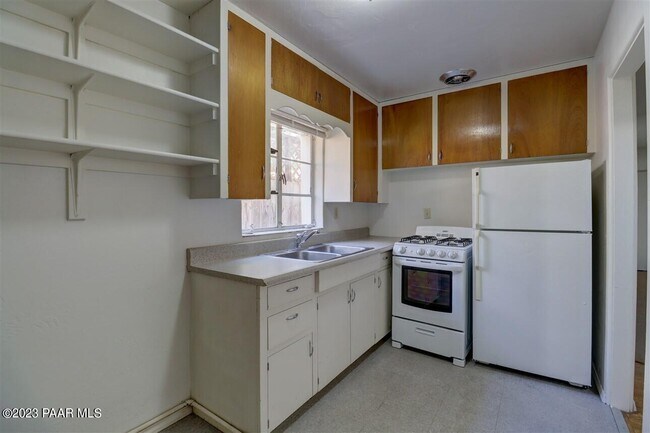 Building Photo - 116 E Leroux St