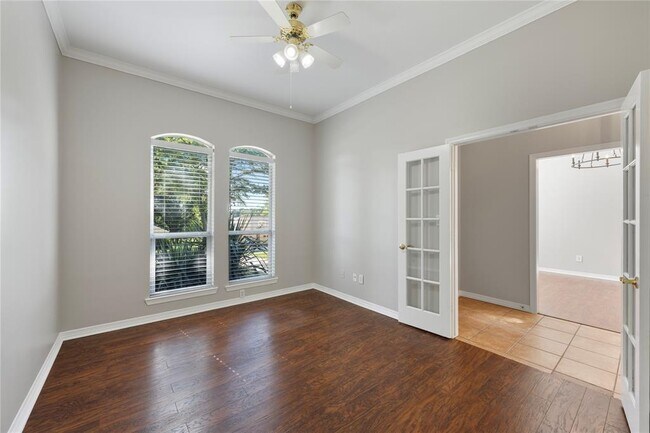 Building Photo - 1005 Broadmoor Dr