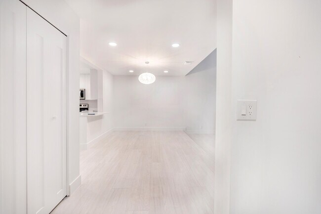 Foto del edificio - 7860 Stanway Pl