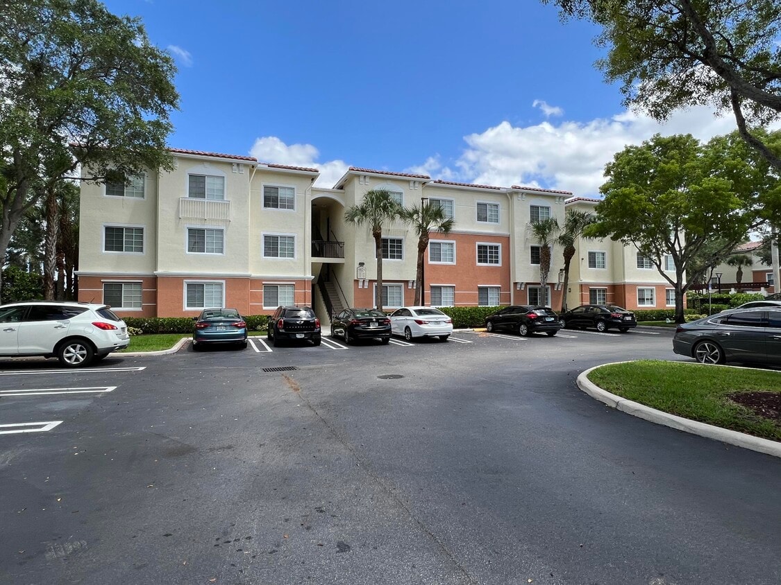 Primary Photo - 9825 Baywinds Blvd