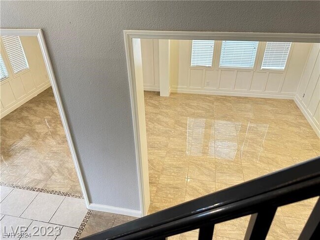 Building Photo - 5635 Shadow Bend Dr
