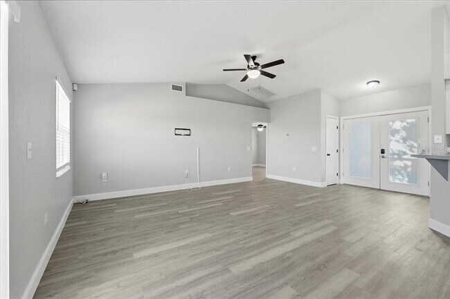 Foto del edificio - 985 Highland Crest Cir