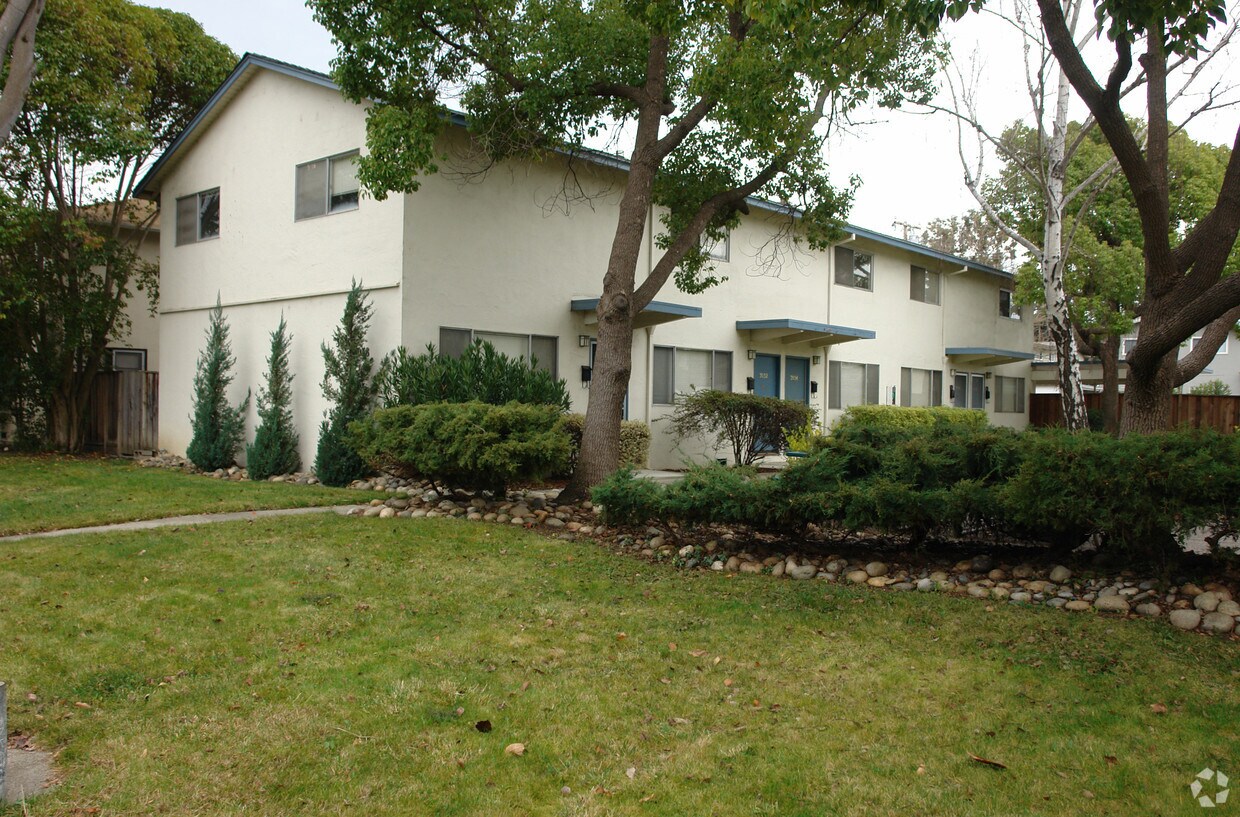 Primary Photo - Plum Tree Apartments
