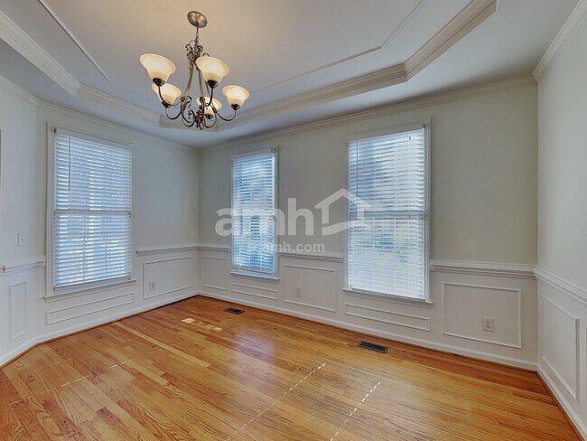 Foto del edificio - 905 Alba Rose Ln