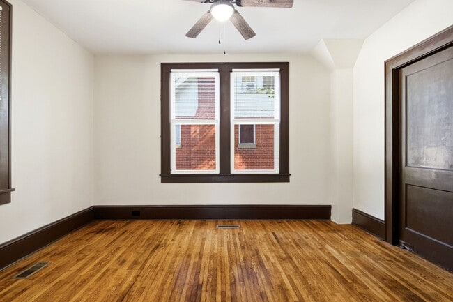 Building Photo - Recently Renovated 3 Bedroom Craftsman – Pet Friendly!