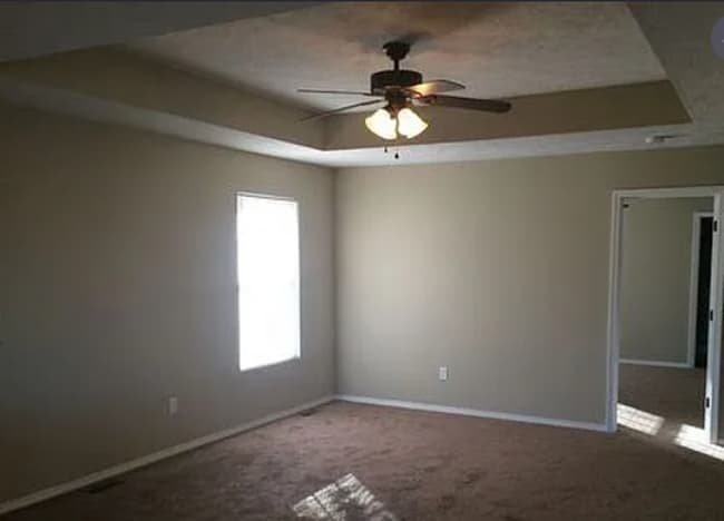 Building Photo - 3 Bed, 2Bath, 2 Car Garage, with Fenced in Yard!!