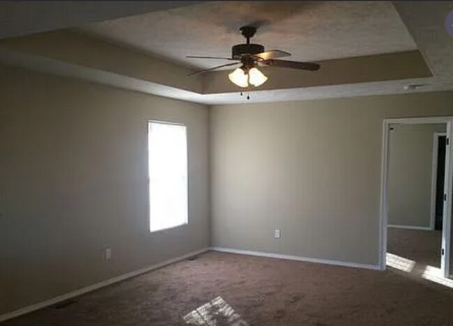 Foto del edificio - 3 Bed, 2Bath, 2 Car Garage, with Fenced in Yard!!