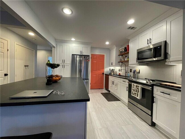 Foto del edificio - 2751 Farmstead Rd
