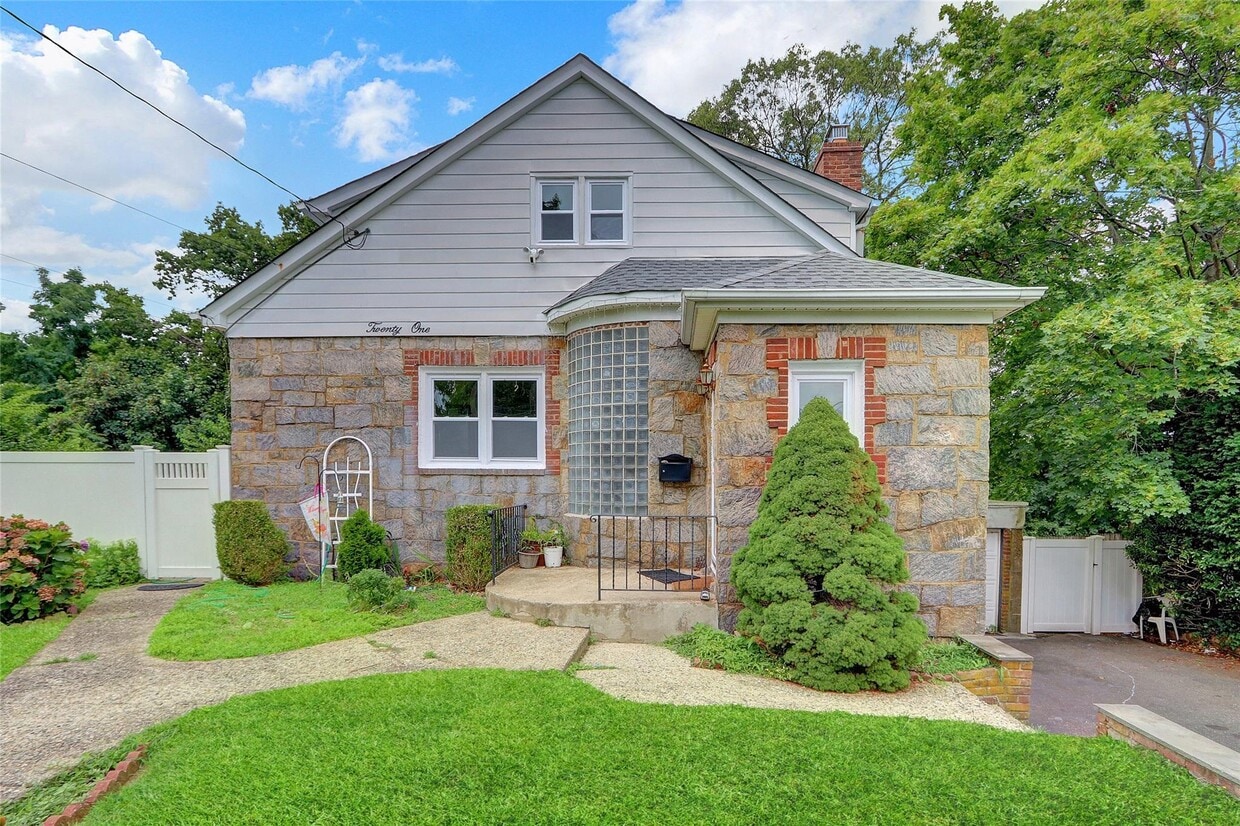 Primary Photo - 21 Sunset Ave
