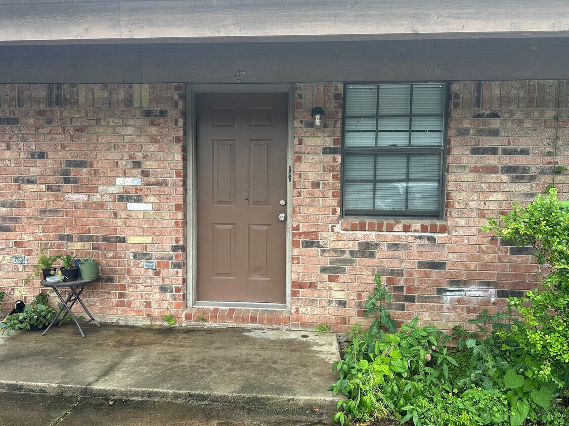 Primary Photo - 710 E O St